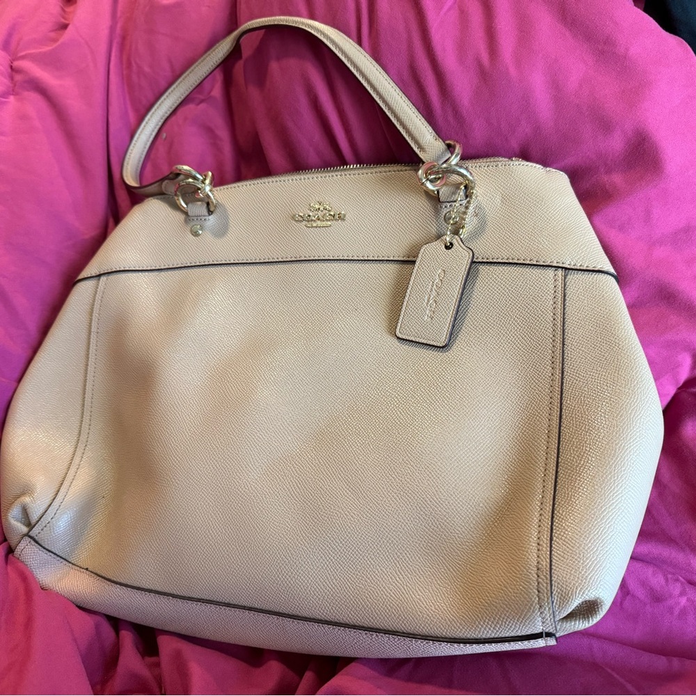Michael kors pocket book